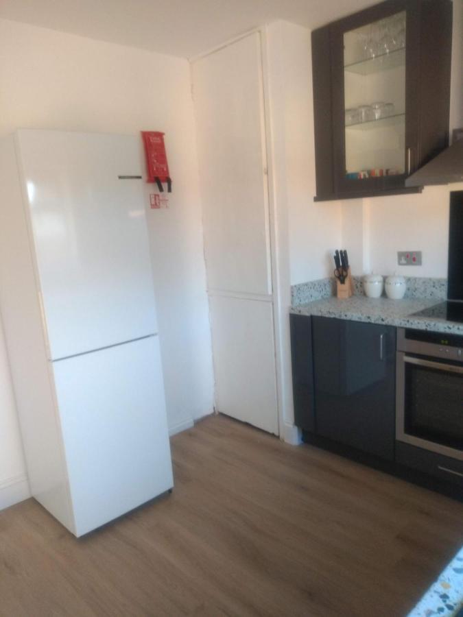 Cheltenham - 3 Bedroom, Parking, Disneyplus 외부 사진