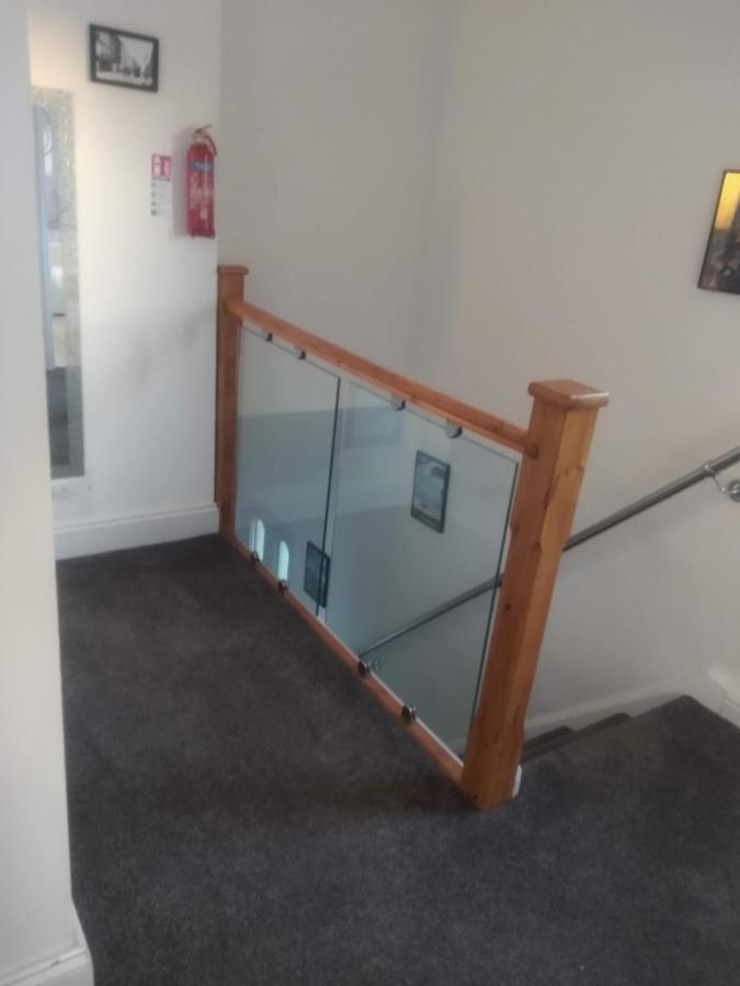 Cheltenham - 3 Bedroom, Parking, Disneyplus 외부 사진