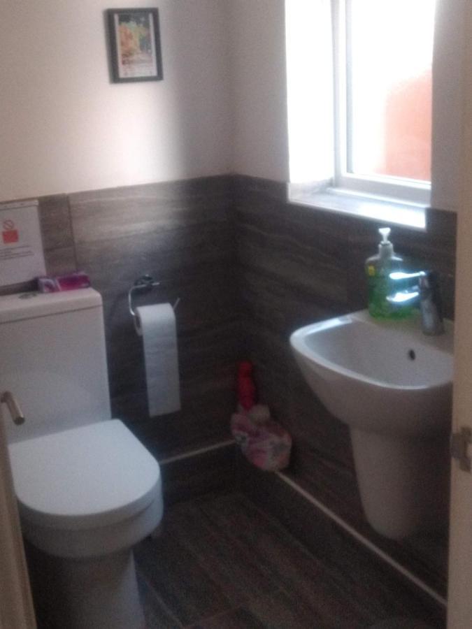 Cheltenham - 3 Bedroom, Parking, Disneyplus 외부 사진