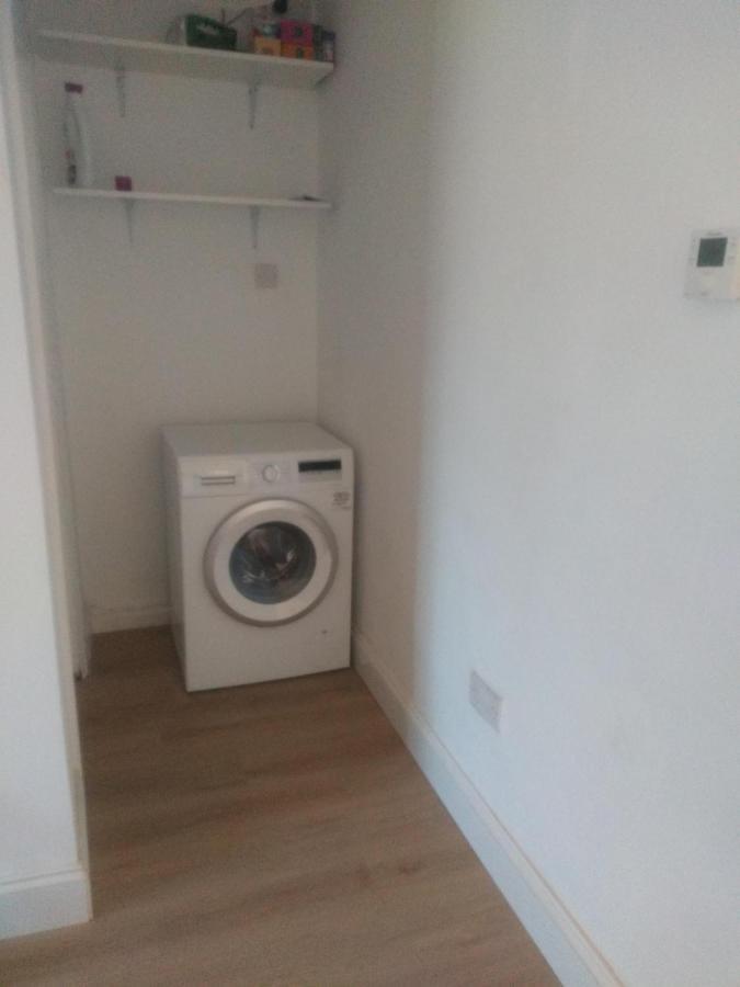Cheltenham - 3 Bedroom, Parking, Disneyplus 외부 사진