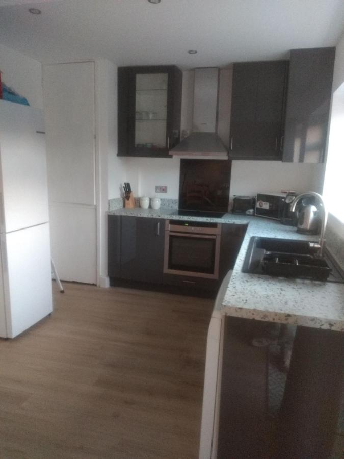 Cheltenham - 3 Bedroom, Parking, Disneyplus 외부 사진